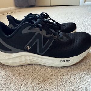 New Balance Black and White Sneakers Fresh Foam